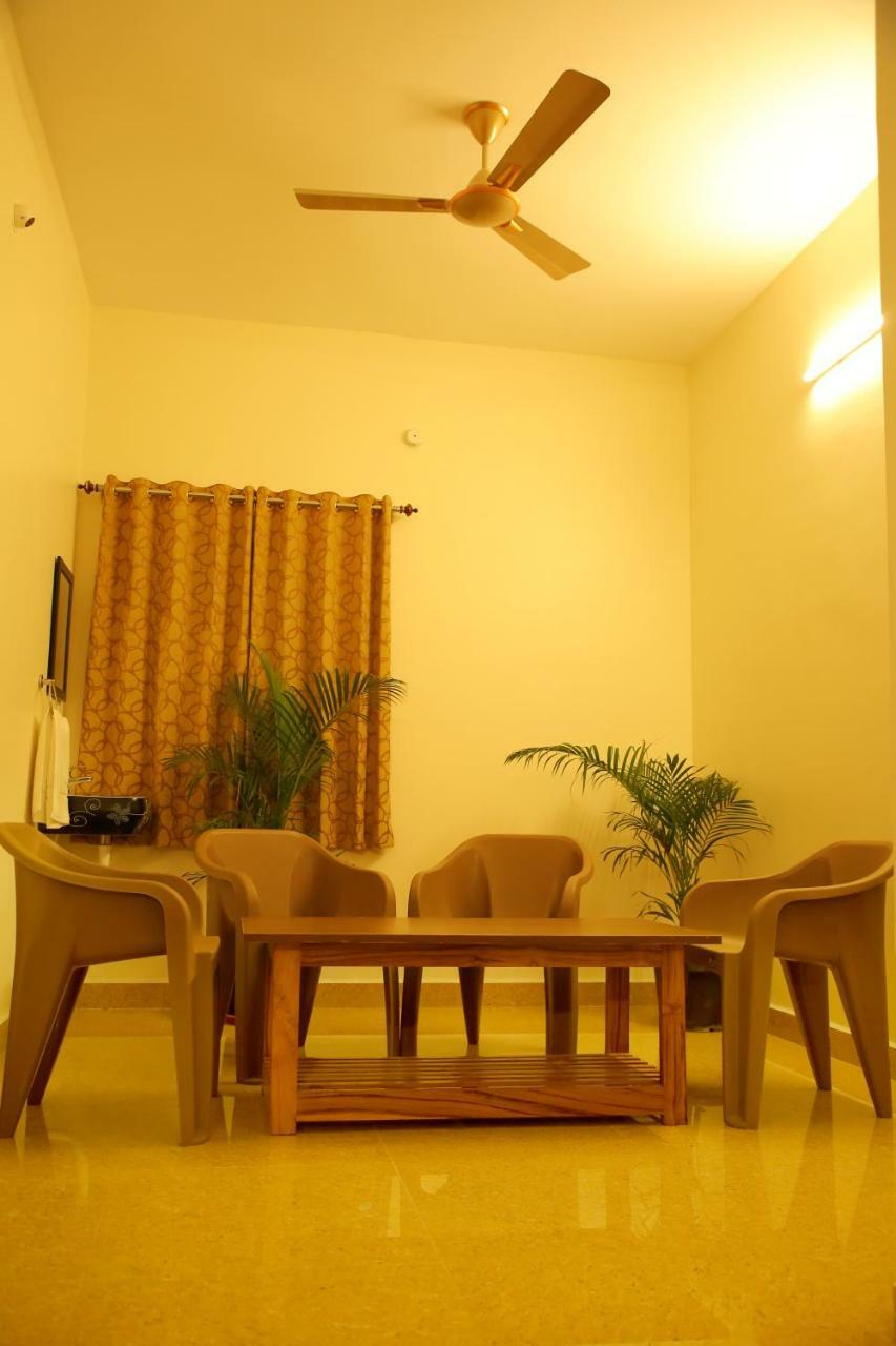 Bhavana Homestay ตีรูปาติ ภายนอก รูปภาพ
