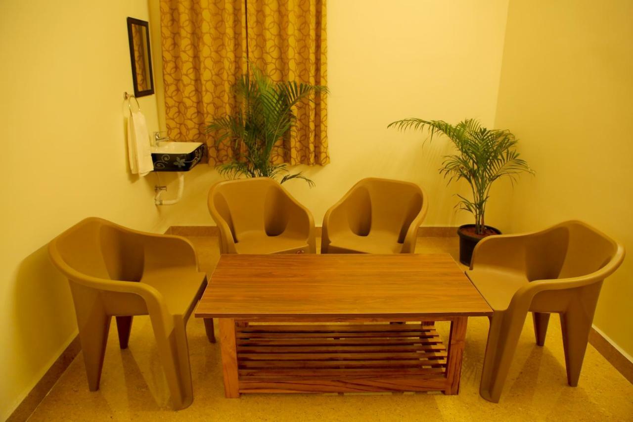 Bhavana Homestay ตีรูปาติ ภายนอก รูปภาพ